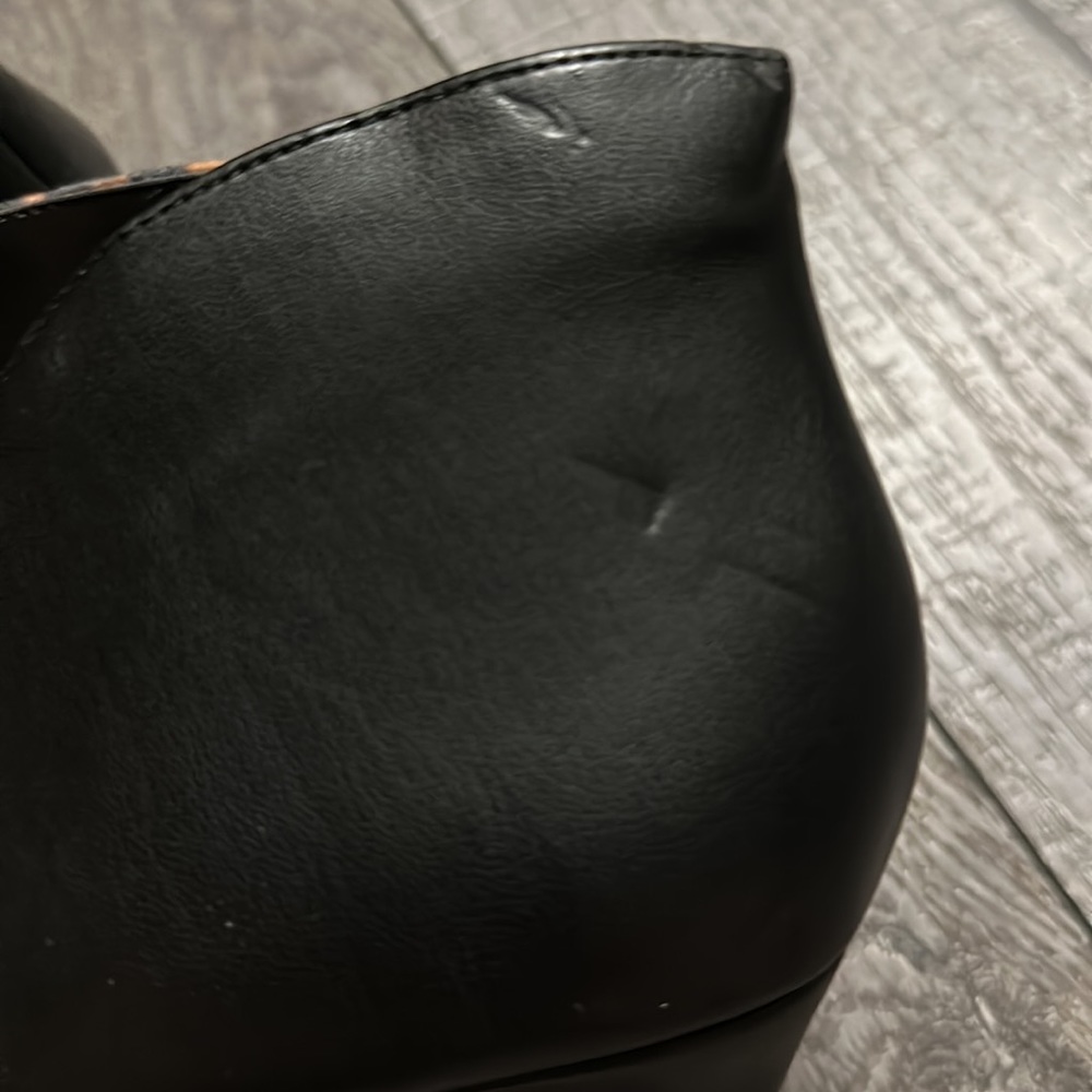 Boots - Picture 6 of 7